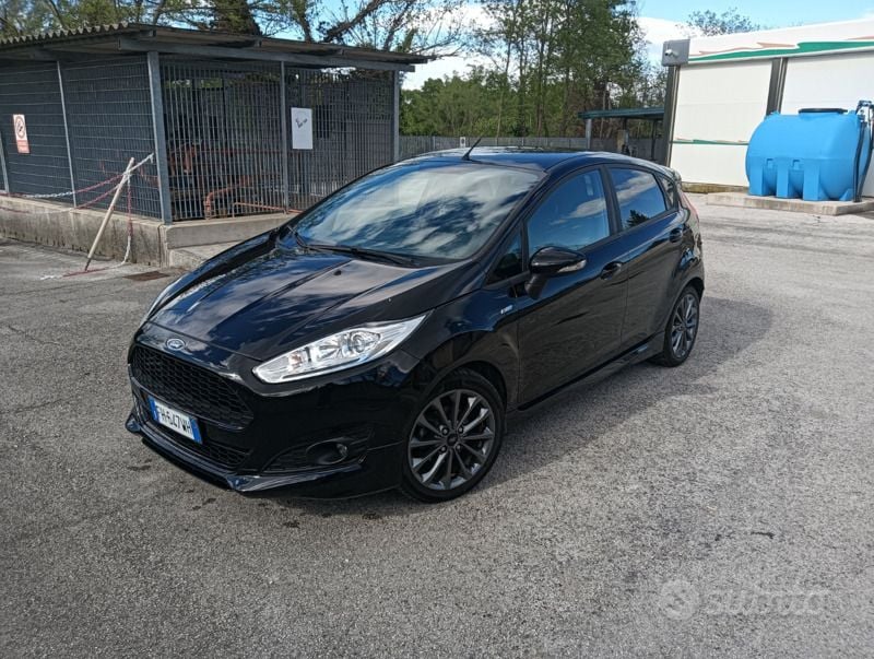 Usata Ford Fiesta ST-Line 68 CV (50 kW) 2017 Nero Utilitaria