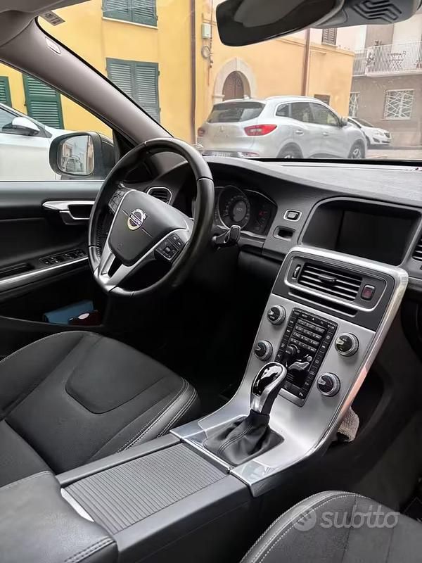 Usata Volvo S60 120 CV (88 kW) 2016 Nero Berlina