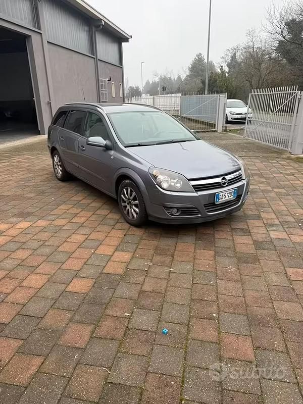 Usata Opel Astra Cosmo 101 CV (74 kW) 2006 Grigio Station wagon