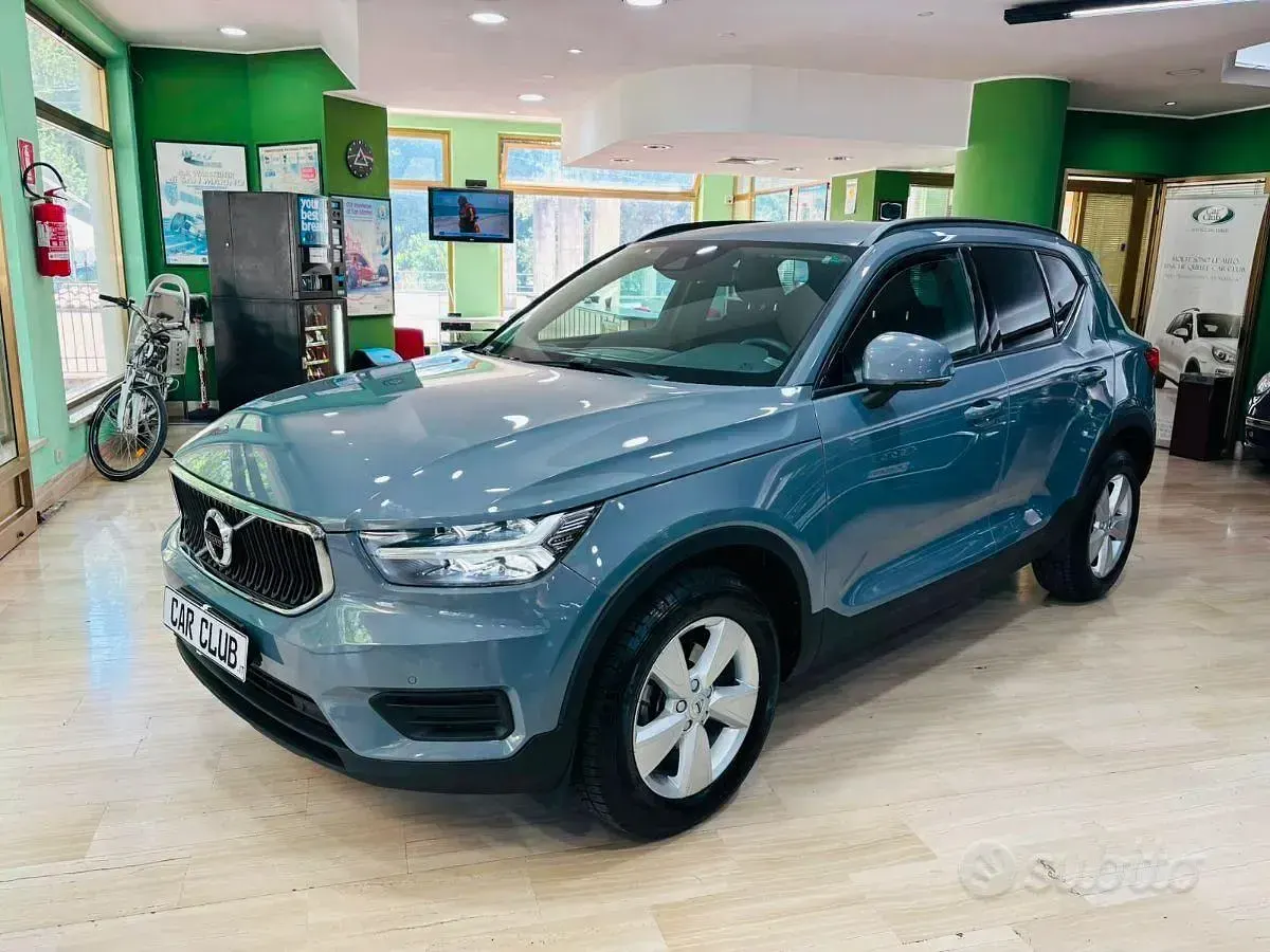 Usata Volvo XC40 Momentum 163 CV (119 kW) 2022 Grigio SUV