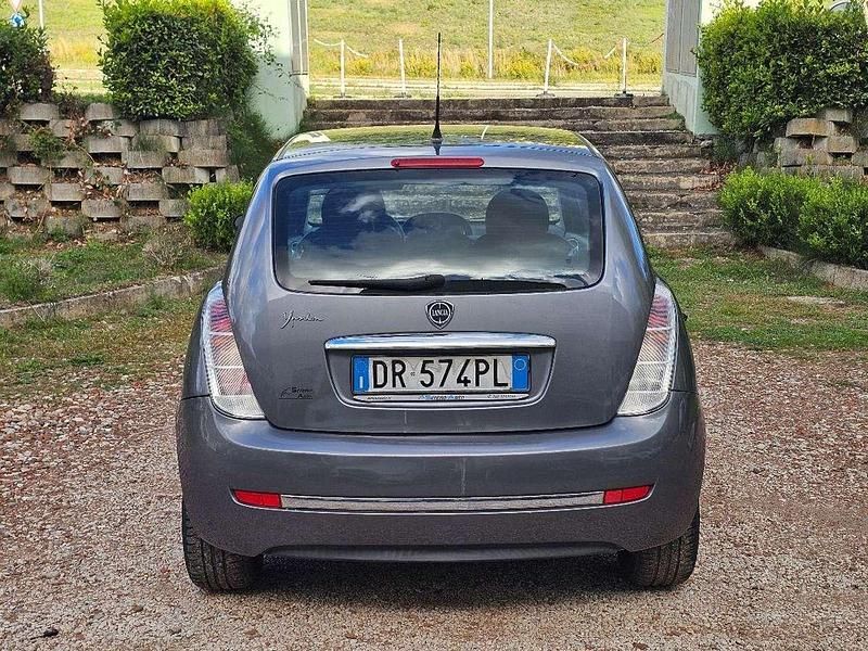 Usata Lancia Ypsilon 60 CV (44 kW) 2008 Bianco Utilitaria