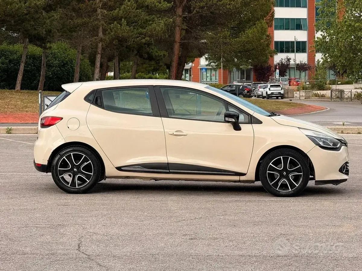 Usata Renault Clio IV 90 CV (66 kW) 2015 Beige Berlina