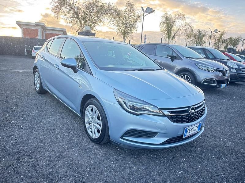 Usata Opel Astra Business 110 CV (80 kW) 2017 Blu Berlina