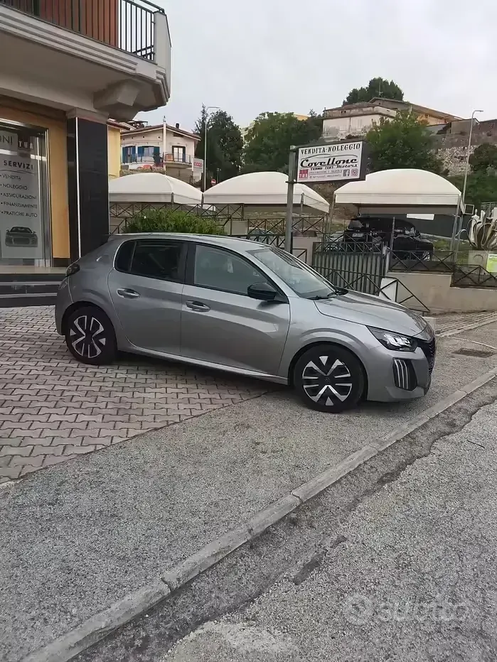 Usata Peugeot 208 Active 75 CV (55 kW) 2024 Grigio Utilitaria