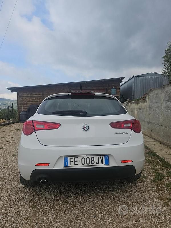 Usata Alfa Romeo Giulietta Super 109 CV (80 kW) 2016 Bianco Utilitaria
