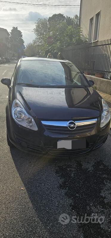 Nero Usata 2009 Opel Corsa Tre volumi | 3000 € (Buon prezzo) - Immagine 1/4