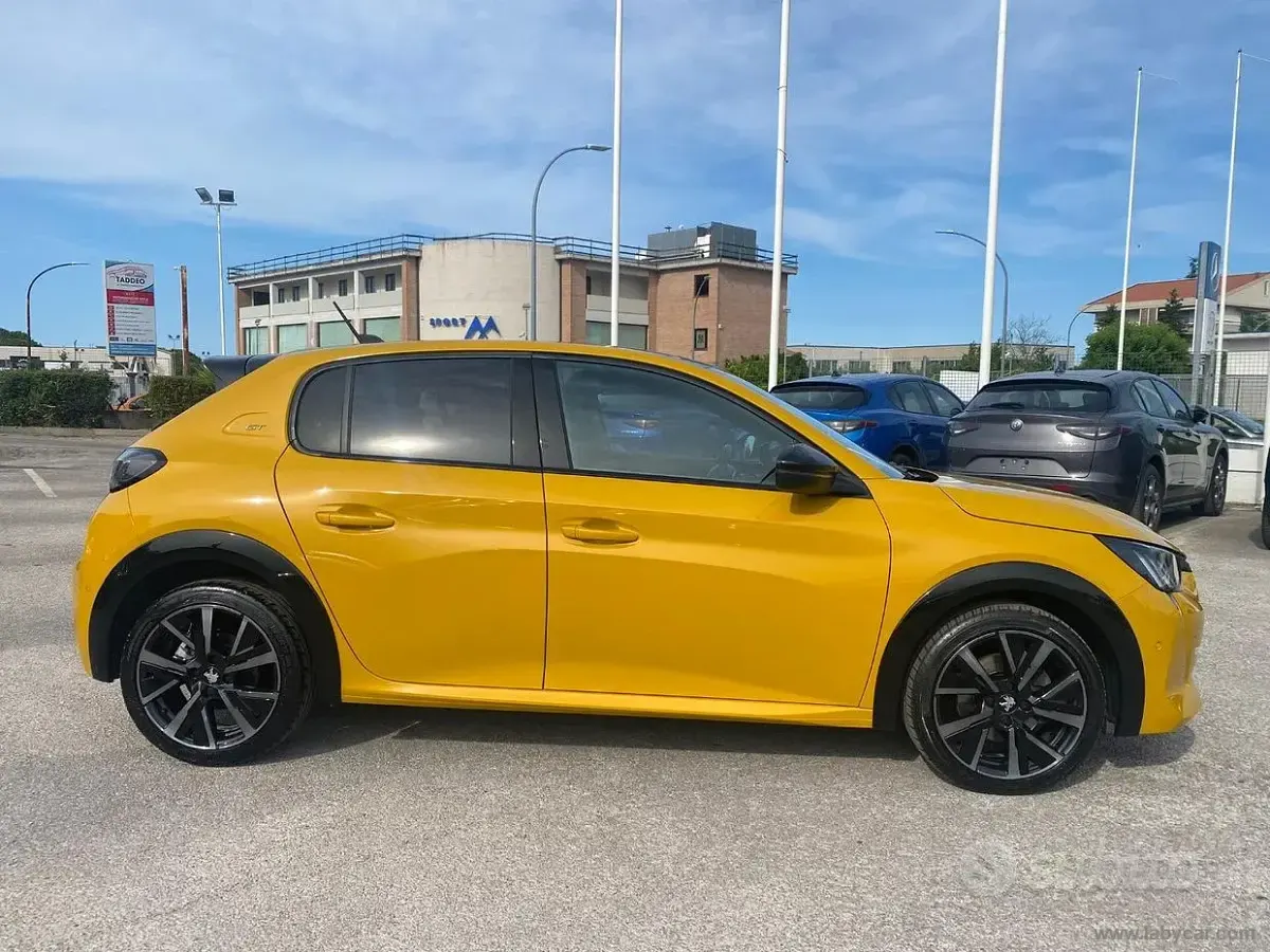 Usata Peugeot 208 GT 131 CV (96 kW) 2022 Giallo Utilitaria