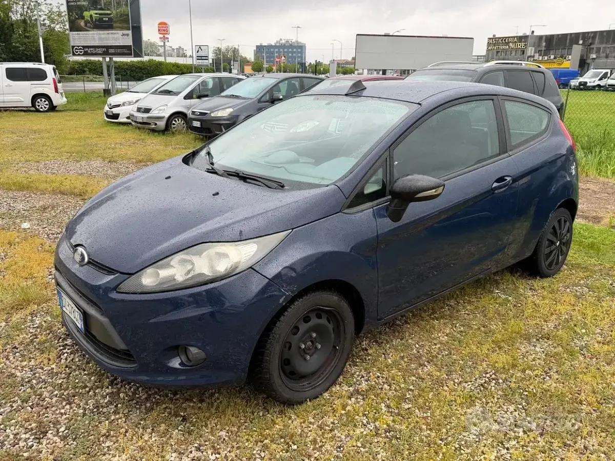 Usata Ford Fiesta 92 CV (67 kW) 2009 Blu Berlina