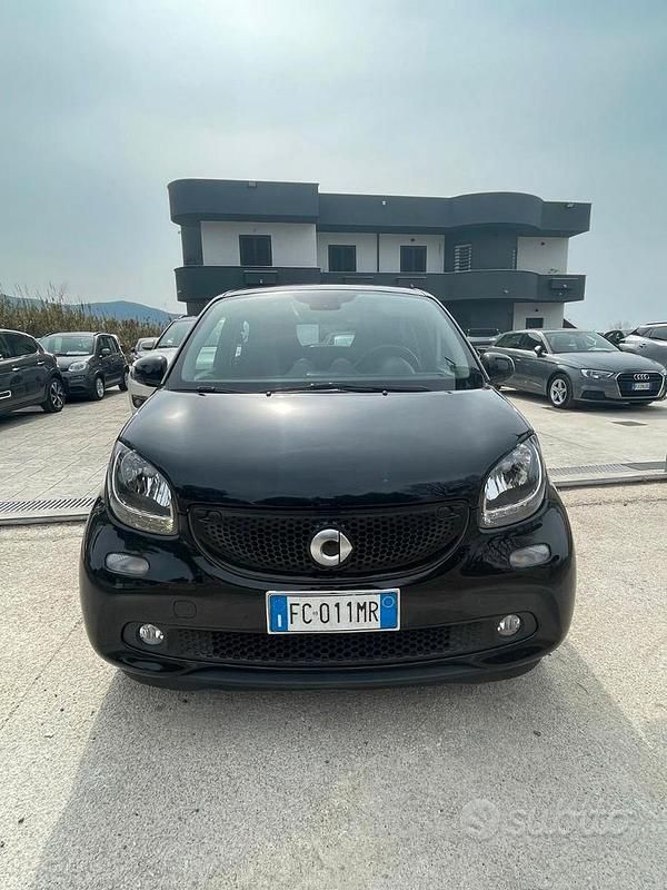 Begagnad Smart ForFour 71 HK (52 kW) 2016 Svart Halvkombi