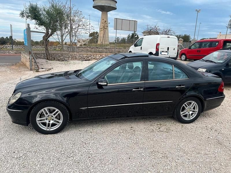 Usata Mercedes E320 Avantgarde 204 CV (150 kW) 2002 Nero Berlina
