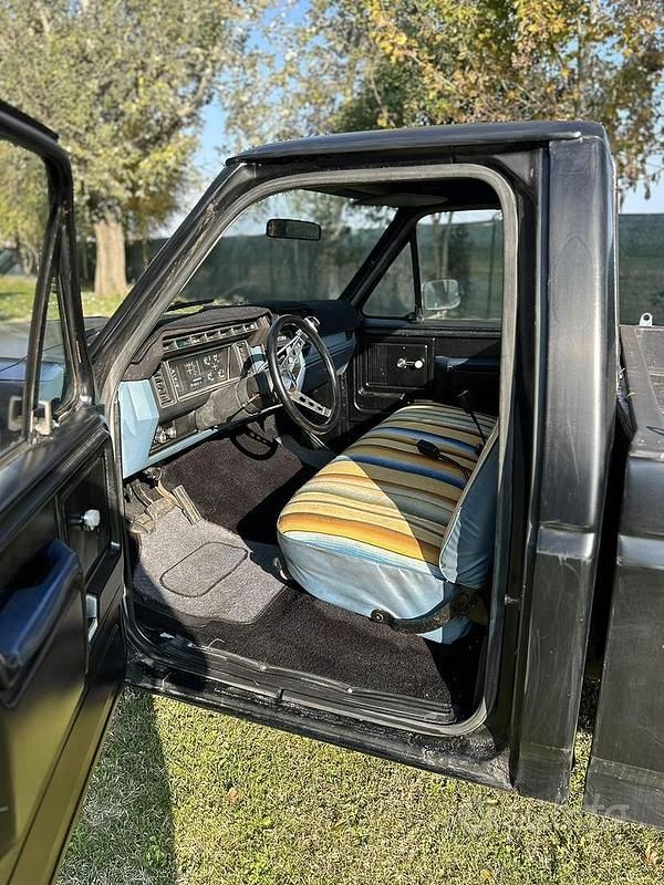Usata Ford F100 1981 Nero Pick-up