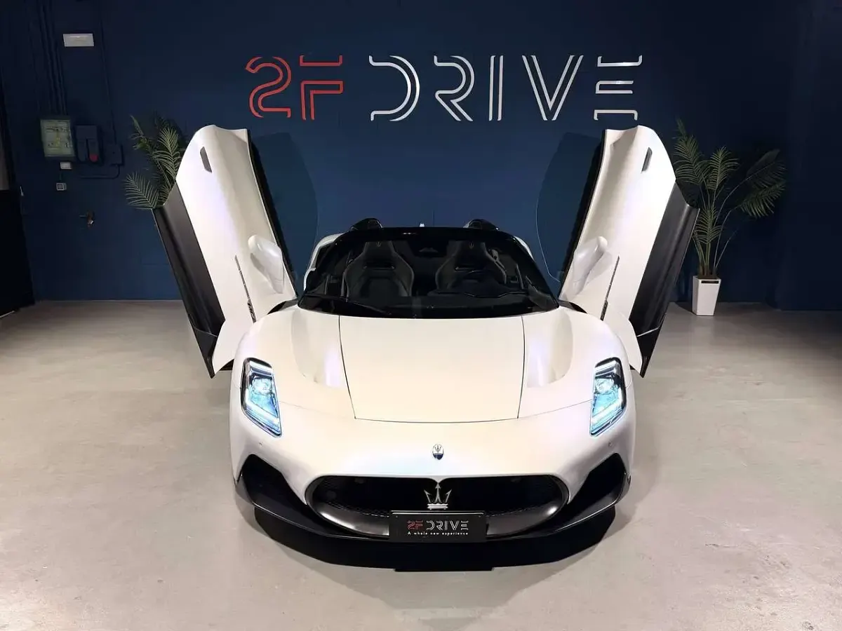 Usata Maserati MC20 630 CV (463 kW) 2024 Bianco audace Cabrio