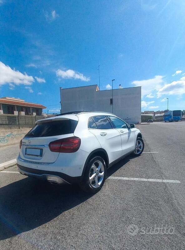 Usata Mercedes GLA200 Premium 136 CV (100 kW) 2018 Bianco SUV