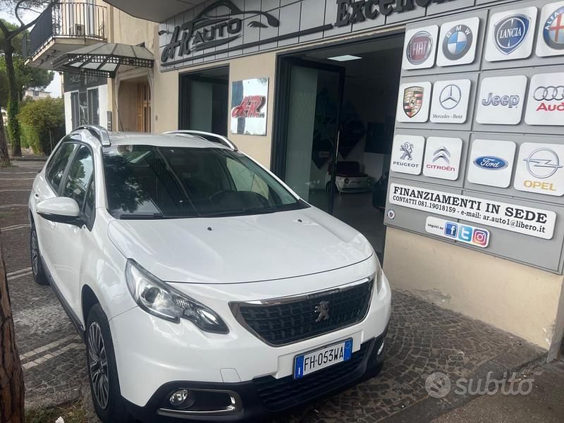 Usata Peugeot 2008 Active 100 CV (73 kW) 2017 Bianco SUV