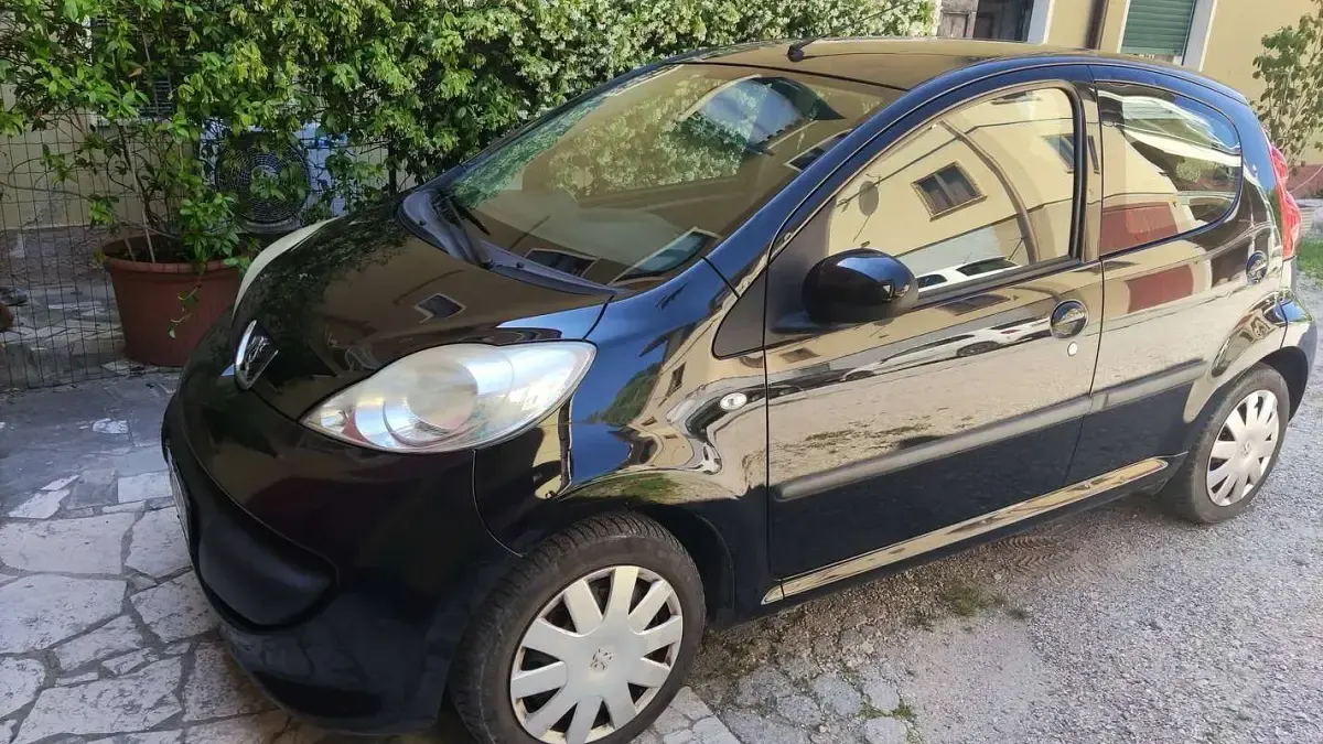 Usata Peugeot 107 54 CV (39 kW) 2007 Nero Utilitaria