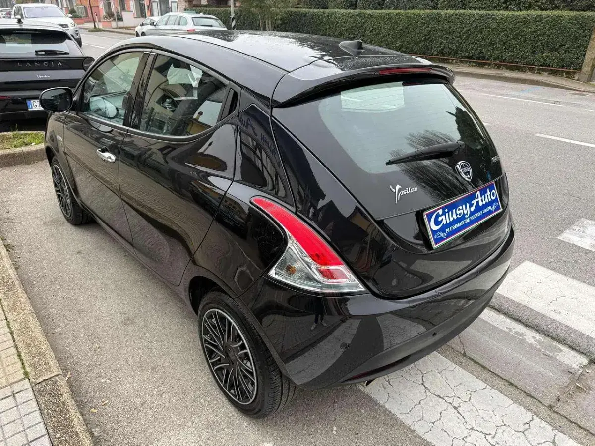 Usata Lancia Ypsilon Gold 69 CV (50 kW) 2022 Nero Utilitaria