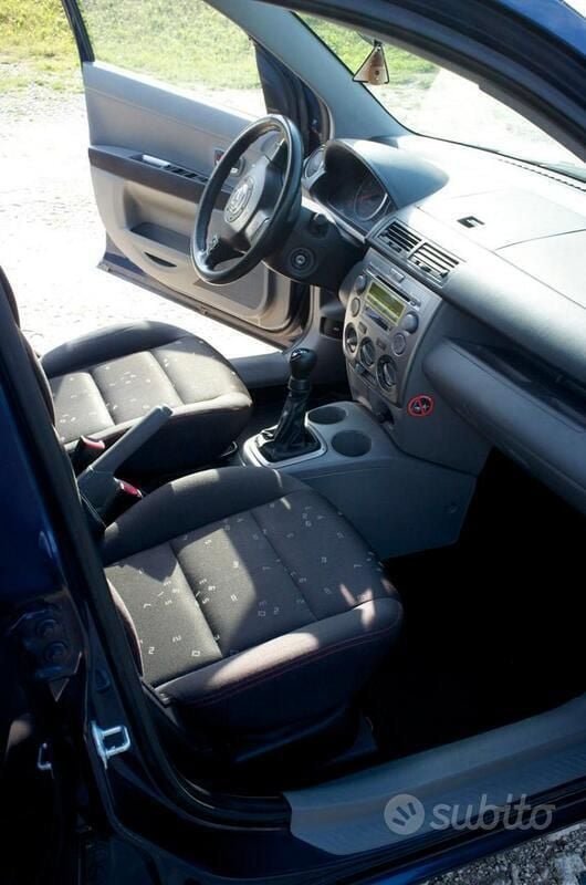 Usata Mazda 2 75 CV (55 kW) 2003 Blu/azzurro Utilitaria