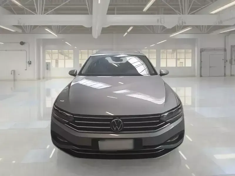 Usata VW Passat Business 122 CV (89 kW) 2023 Grigio Station wagon