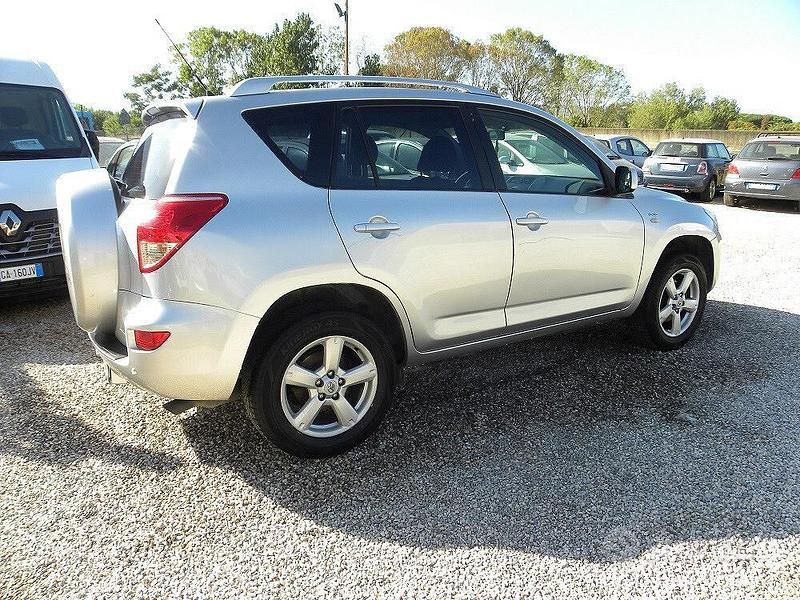 Usata Toyota RAV4 Sol 136 CV (100 kW) 2007 Argento SUV