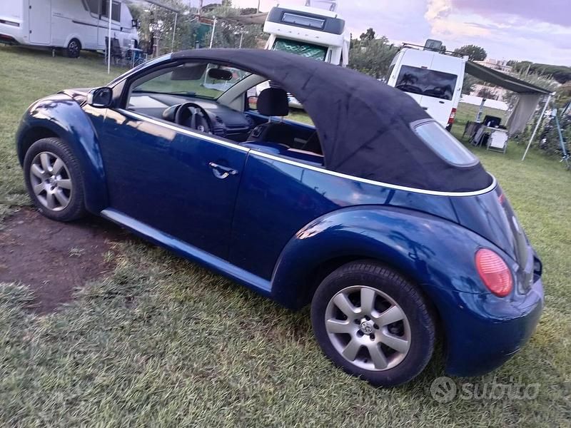 Usata VW New Beetle 101 CV (74 kW) 2006 Blu Utilitaria