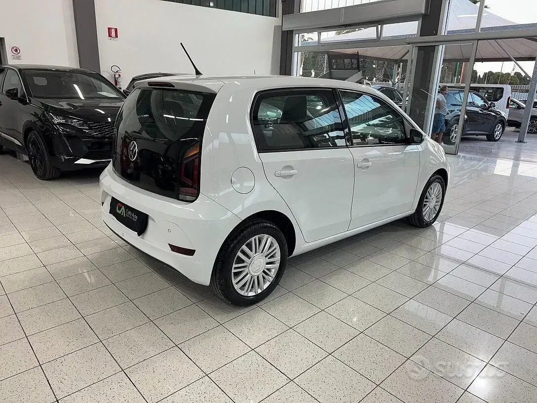 Usata VW up! Move 65 CV (47 kW) 2023 Bianco Utilitaria