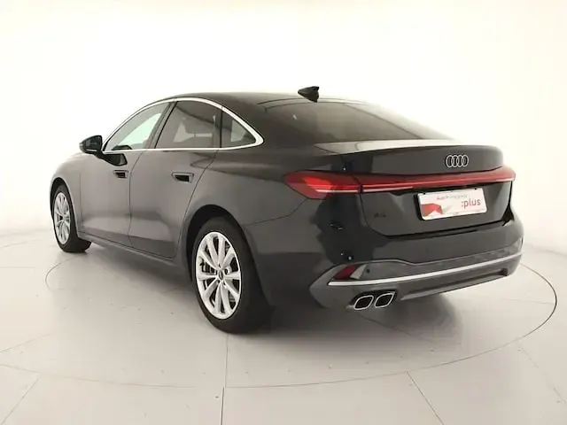 Usata Audi A5 Sportback Advanced 204 CV (150 kW) 2025 Nero mythos metallizzato Utilitaria