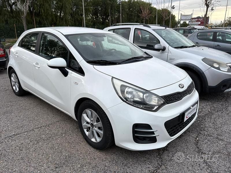 Usata Kia Rio 83 CV (61 kW) 2017 Bianco Berlina