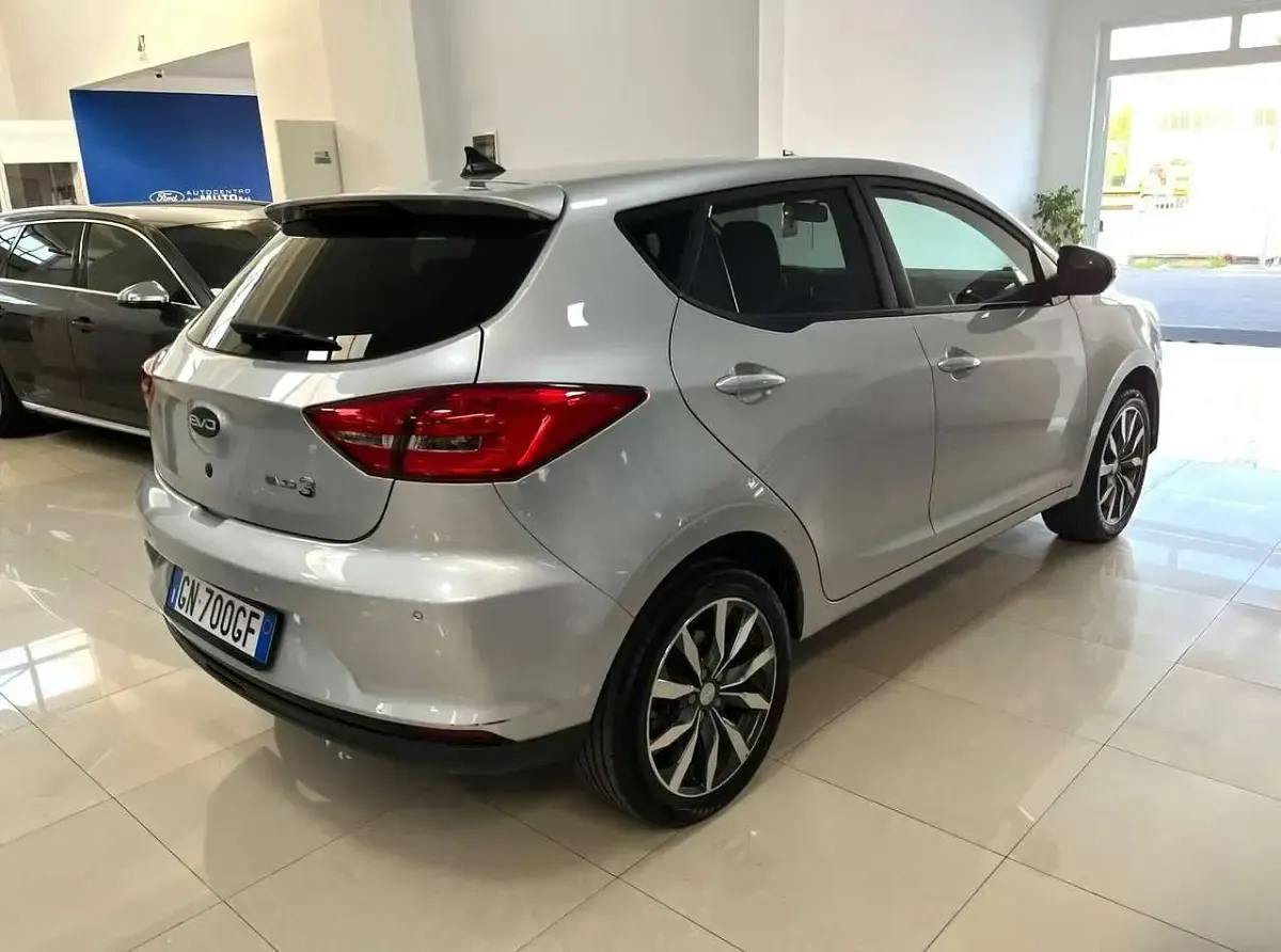 Usata EVO Evo 3 107 CV (78 kW) 2023 Argento SUV