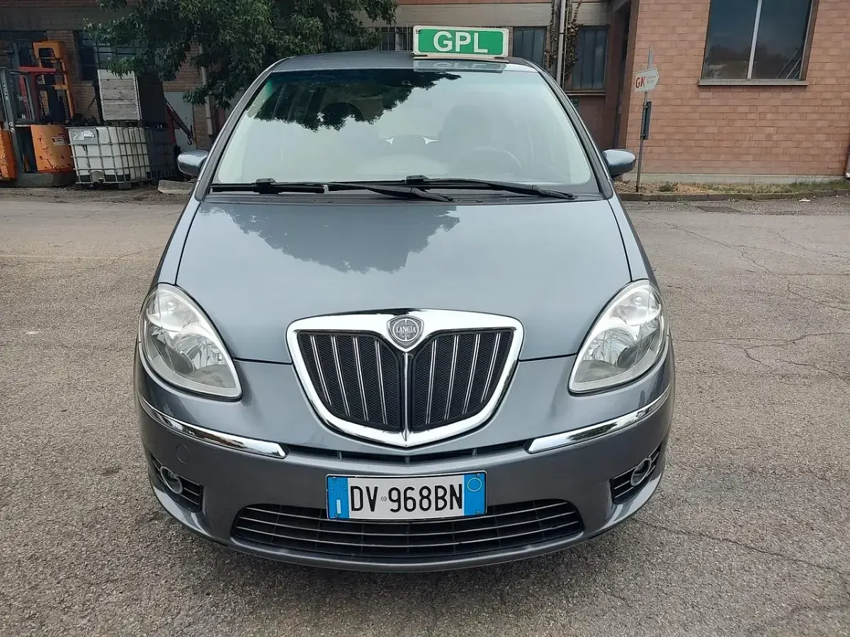Usata Lancia Musa 95 CV (69 kW) 2009 Argento Monovolume