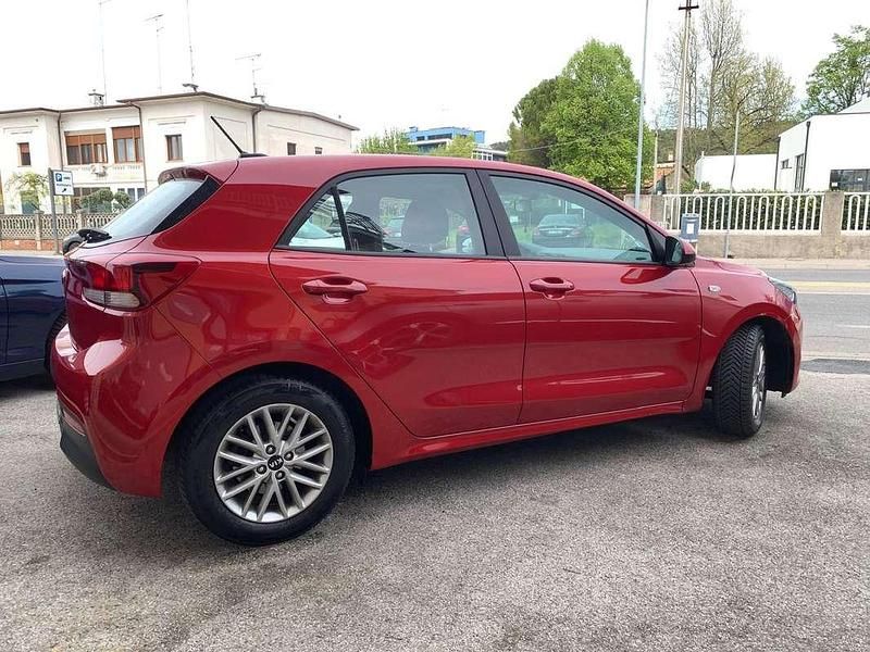 Begagnad Kia Rio 82 HK (60 kW) 2020 Röd Sedan