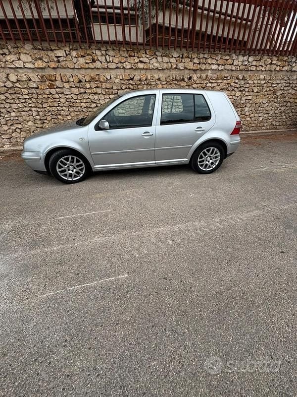 Usata VW Golf IV 130 CV (95 kW) 2002 Grigio Berlina
