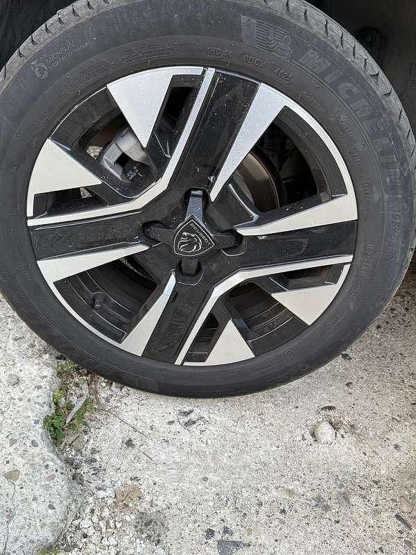 Usata Peugeot 208 Allure 101 CV (74 kW) 2024 Grigio Utilitaria