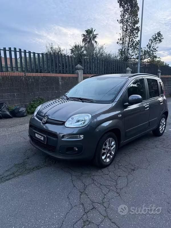 Usata Fiat Panda Lounge 69 CV (50 kW) 2019 Grigio Utilitaria