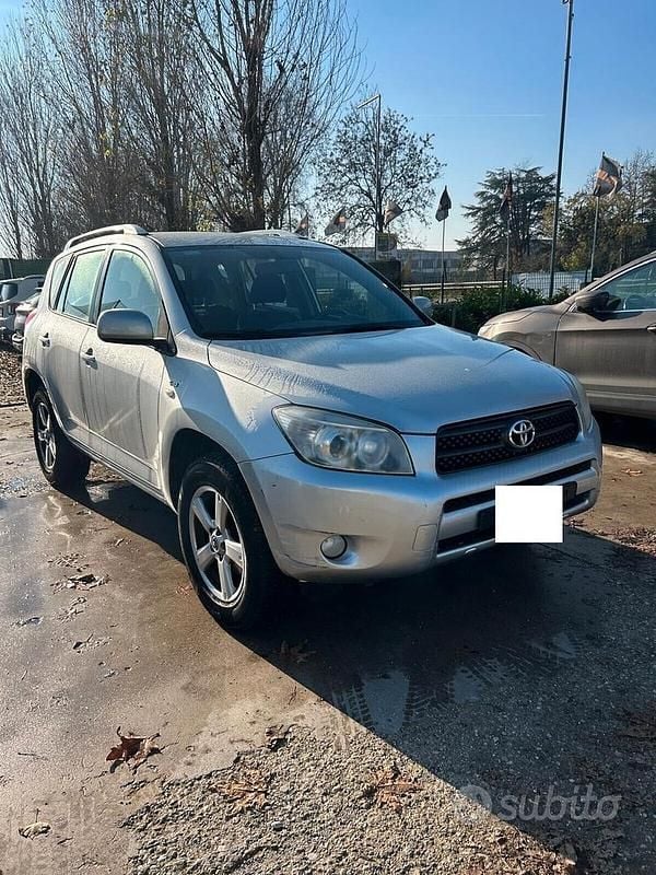 Usata Toyota RAV4 Luxury 136 CV (100 kW) 2008 Grigio Station wagon