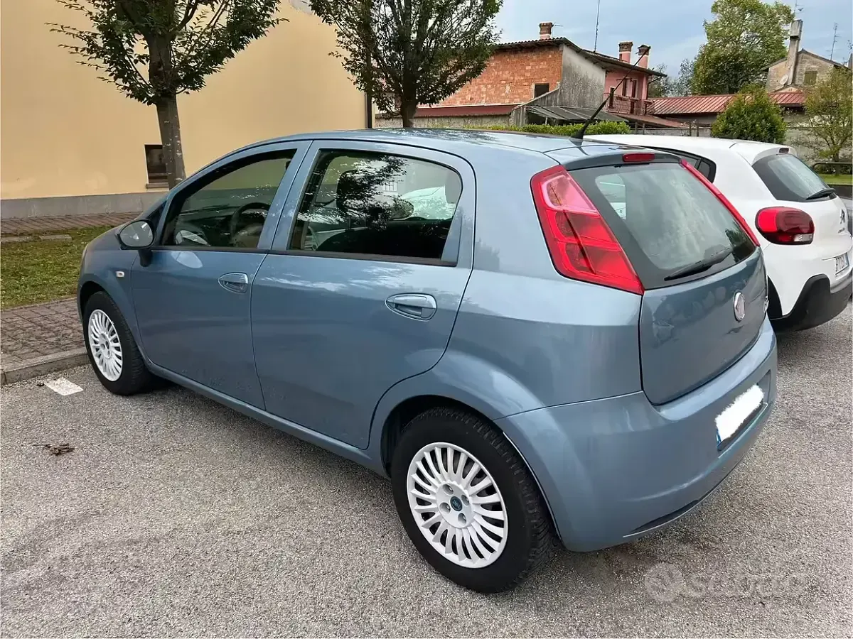 Usata Fiat Grande Punto 77 CV (56 kW) 2010 Grigio Utilitaria