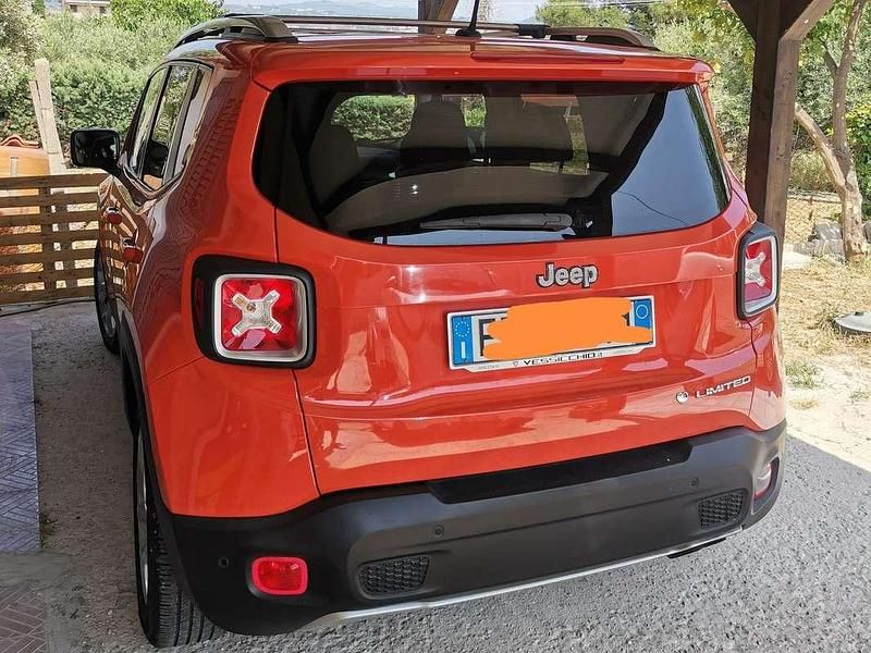 Arancione Usata 2015 Jeep Renegade Limited SUV | 12.500 € (Cara) - Immagine 1/4