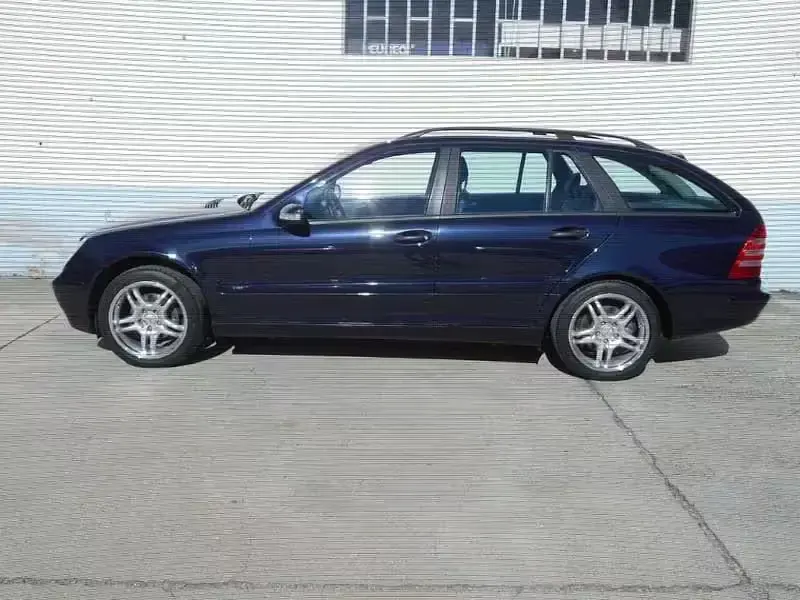 Usata Mercedes C220 Classic 143 CV (105 kW) 2003 Bluazzurro Station wagon