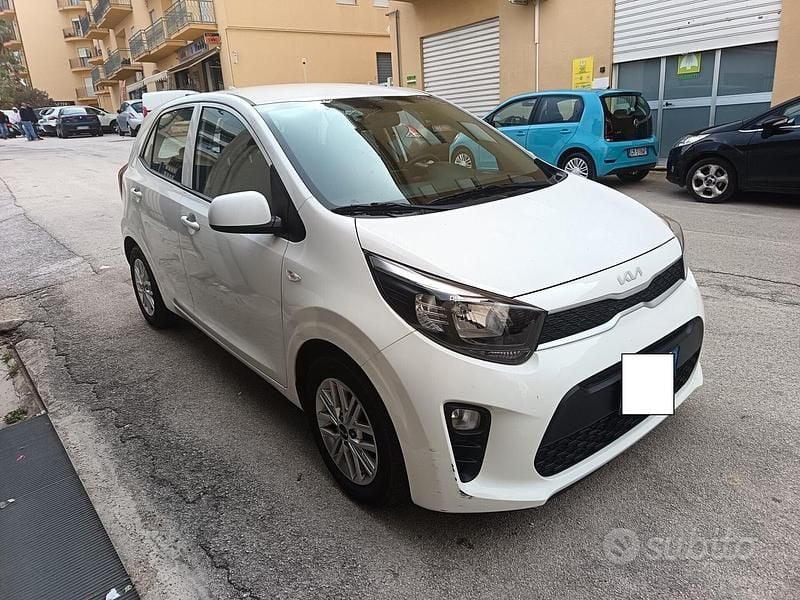 Begagnad Kia Picanto Urban 67 HK (49 kW) 2024 Vit Halvkombi