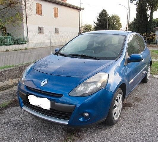 Usata Renault Clio II 75 CV (55 kW) 2010 Blu Berlina