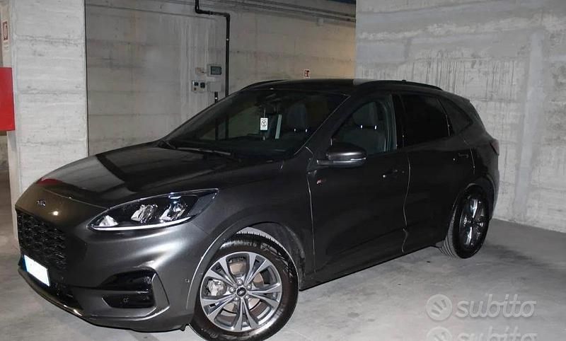Usata Ford Kuga 150 CV (110 kW) 2023 Grigio SUV
