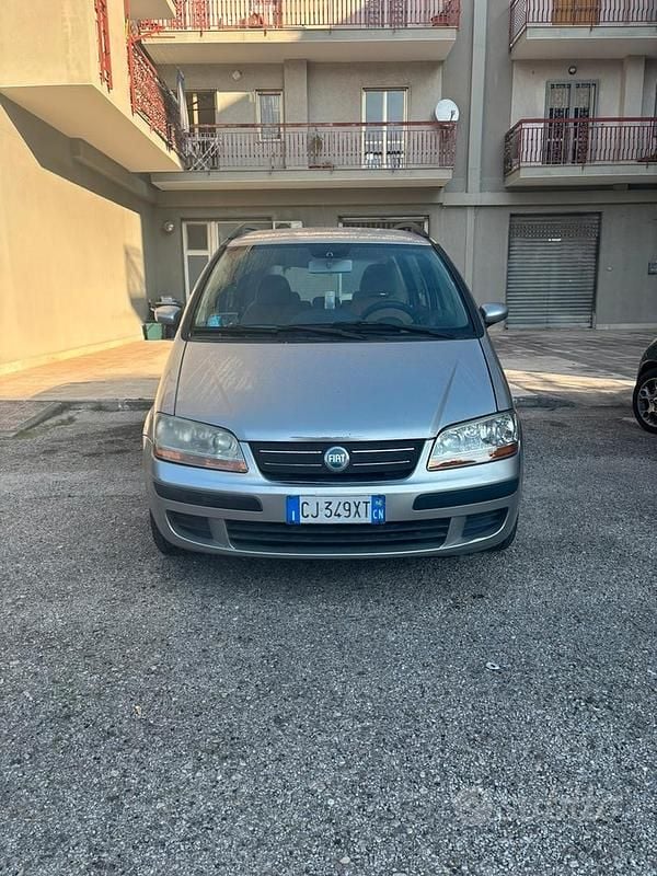 Usata Fiat Idea Emotion 95 CV (69 kW) 2004 Grigio Monovolume