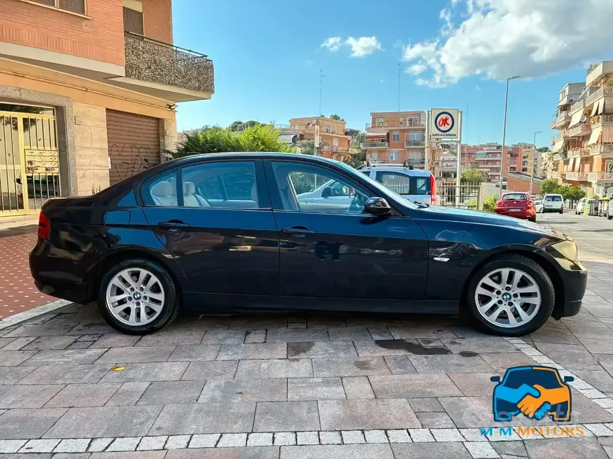 Usata BMW 320 Efficient Dynamics 163 CV (119 kW) 2005 Blu Berlina