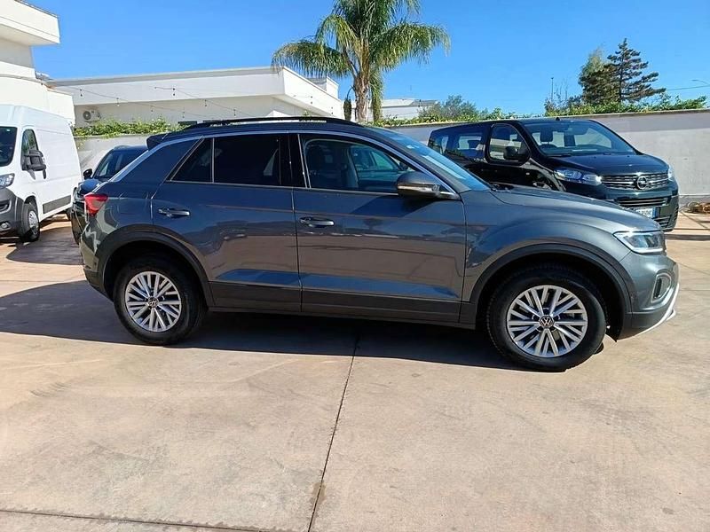 Usata VW T-Roc Life 150 CV (110 kW) 2022 Grigio SUV