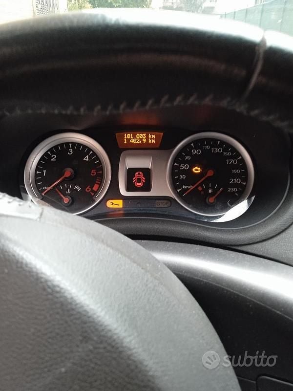 Usata Renault Clio II 68 CV (50 kW) 2010 Bianco Berlina