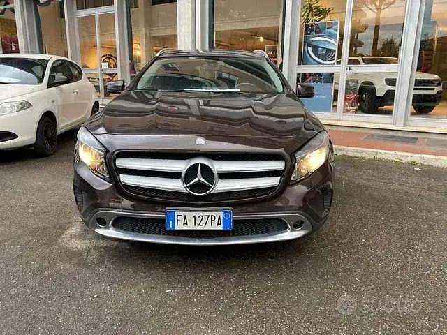Usata Mercedes GLA200 Executive 136 CV (100 kW) 2015 Marrone SUV