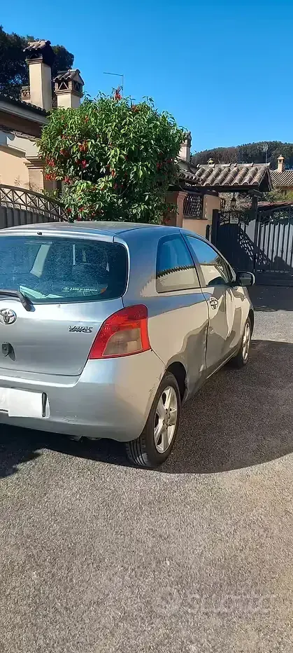 Usata Toyota Yaris 69 CV (50 kW) 2007 Grigio Utilitaria
