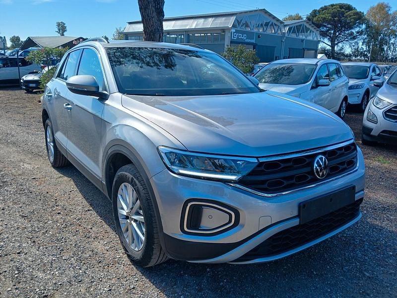 Usata VW T-Roc Life 110 CV (80 kW) 2023 Argento SUV