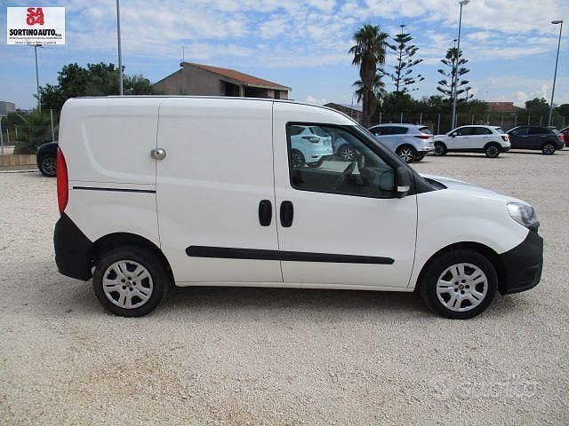 Usata Fiat Doblò 90 CV (66 kW) 2016 Bianco Monovolume