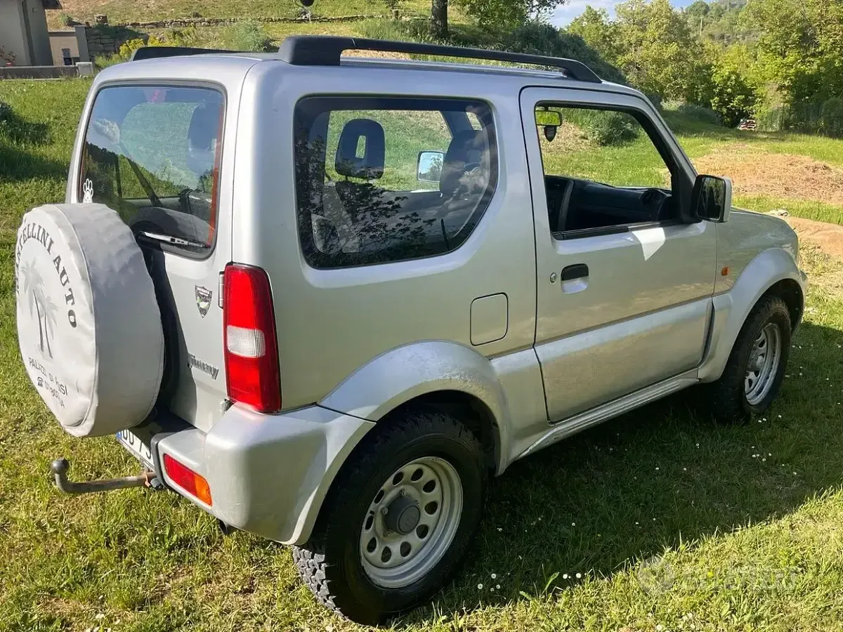 Second-hand Suzuki Jimny 86 CP (63 kW) 2007 Gri SUV