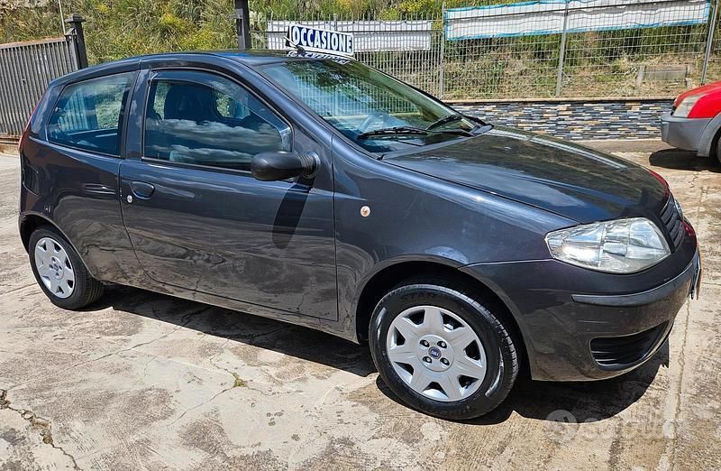 Usata Fiat Punto Active 60 CV (44 kW) 2005 Grigio Utilitaria